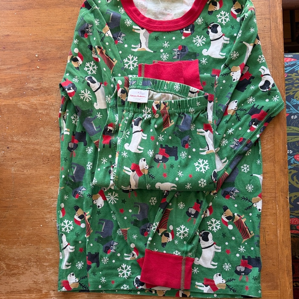 Hanna Andersson Festive Green Pajama Set with Dogs